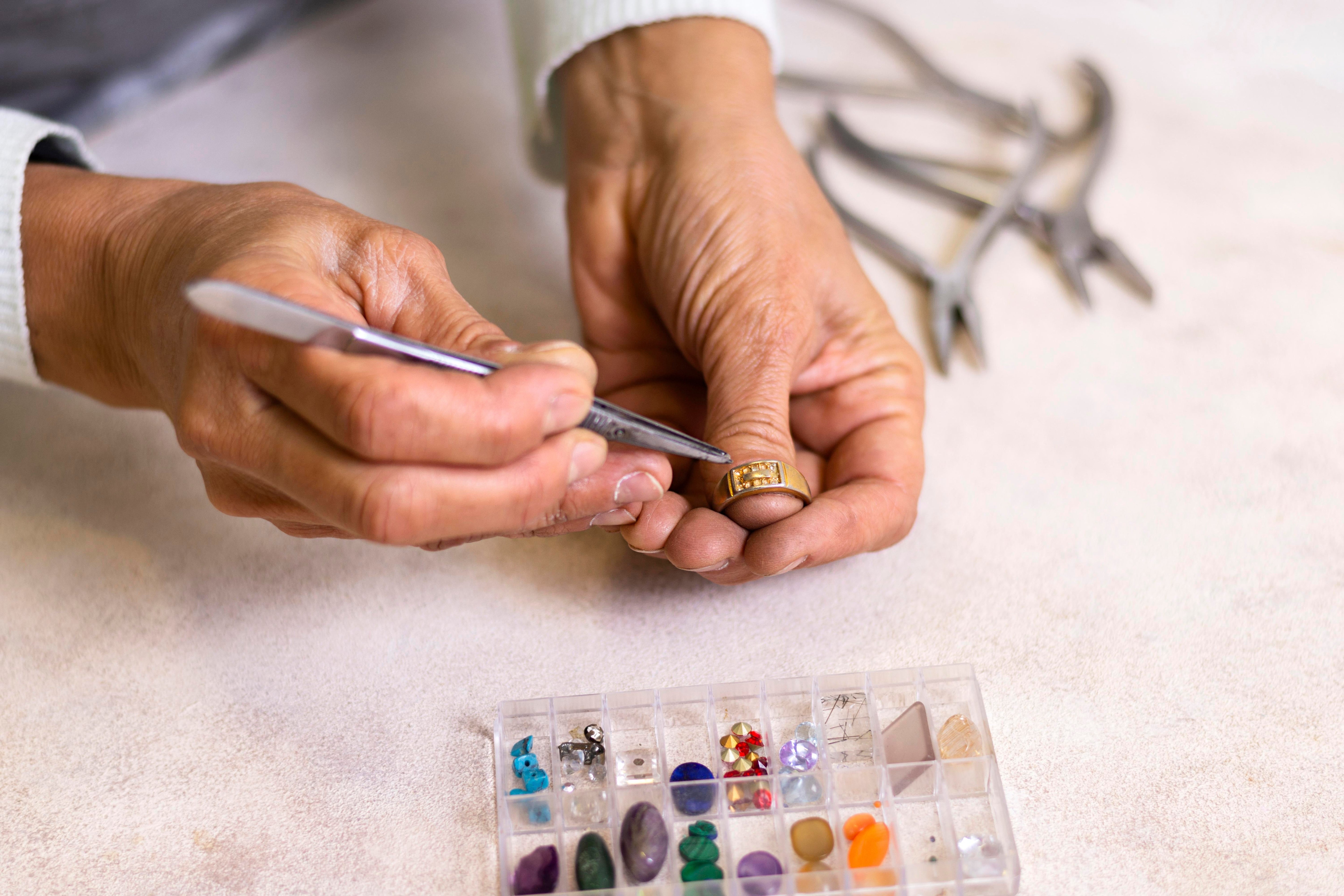 Does-Magnetic-Therapy-Work-Exploring-the-Science-Behind-the-Calmara-Ring  Calmara